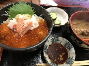 カニ・いくら丼