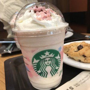 ストロベリークリームフラペチーノ